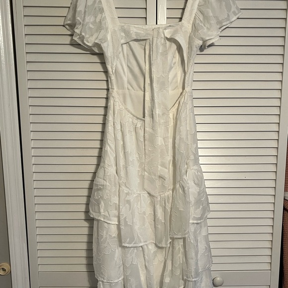 Lulu's White Tiered Floral Midi Dress Flutter Sleeves Tie Back Open Back Sz S - Picture 5 of 9